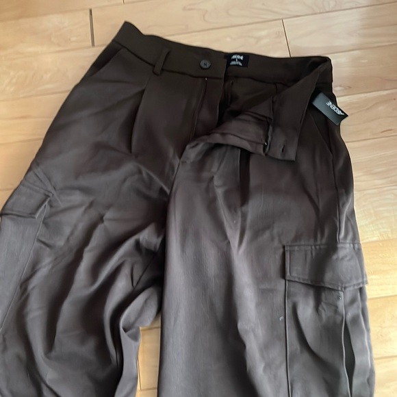 NWT Brown Cargo Pants - Picture 2 of 5